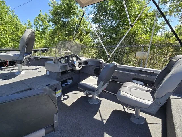 Slide: The Image of Crestliner 1650 Fish Hawk 2016 - 12