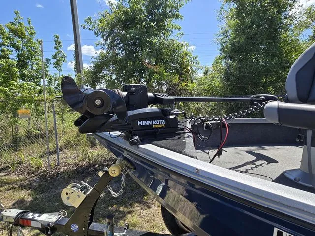 Slide: The Image of Crestliner 1650 Fish Hawk 2016 - 7