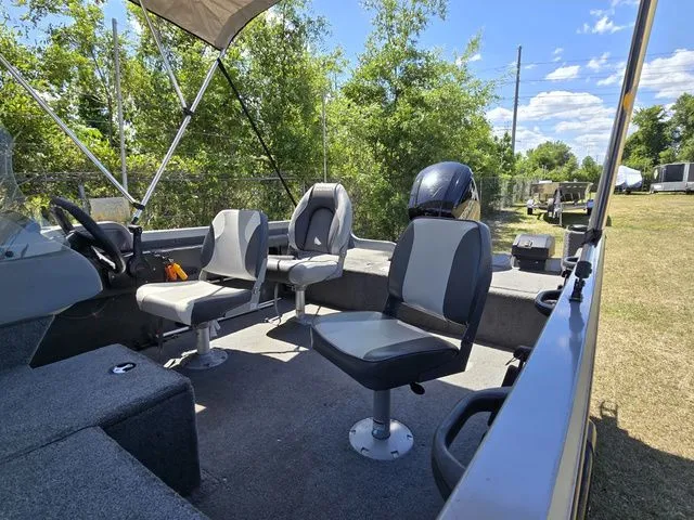 Slide: The Image of Crestliner 1650 Fish Hawk 2016 - 9