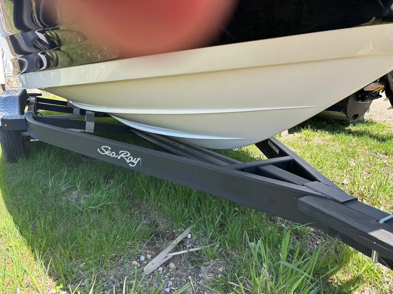 Slide: The Image of Sea Ray SPX 190 boat on trailer, 2022 model. - 18