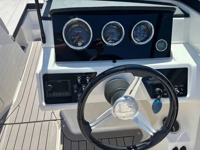 Slide: The Image of Dashboard of a 2022 Sea Ray SPX 190 boat. - 7