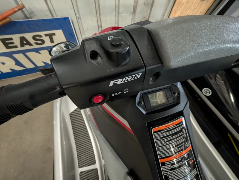 Slide: The Image of Yamaha EX1050A-SB 2017 jet ski handlebar and controls. - 5