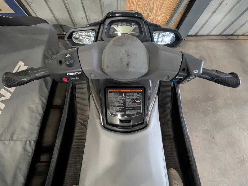 Slide: The Image of Yamaha VX1100B-PB 2015 dashboard with controls. - 4