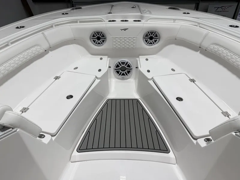 Slide: The Image of Tidewater 282 CC Adventure 2026 - 6