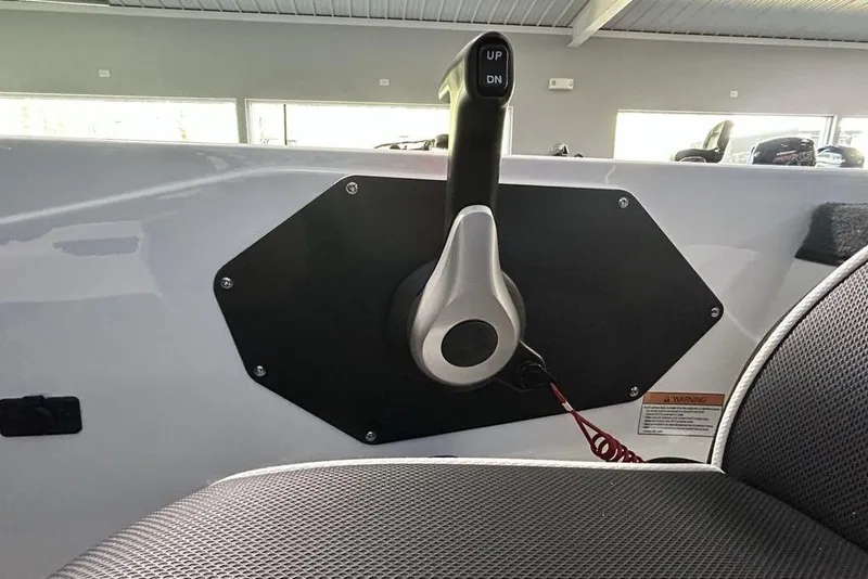 Slide: The Image of Throttle control lever on 2026 Skeeter ZX150 boat, featuring ergonomic design and intuitive operation. - 9
