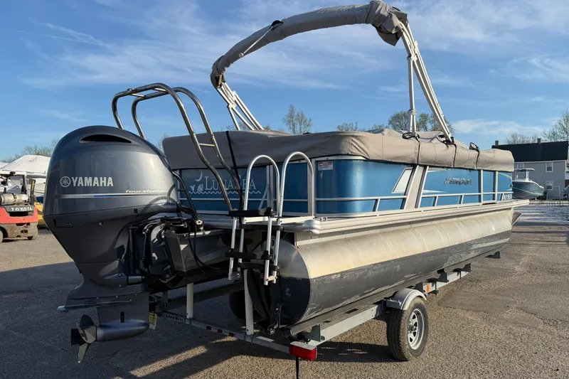 Slide: The Image of 2018 Starcraft EX 22 C SG pontoon boat with Yamaha outboard motor on trailer. - 15