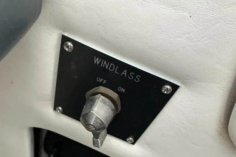 Slide: The Image of Windlass switch on 1993 Sea Ray Sundancer 370. - 21