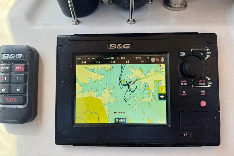 Slide: The Image of B&G navigation system on 2014 Beneteau Oceanis 45, displaying Lake Norman map. - 14