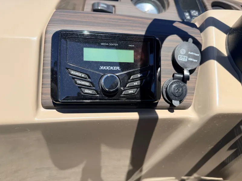 Slide: The Image of Bennington 20 SX Cruise & 90HP Yamaha 4Stroke - $31,995 2023 - 21