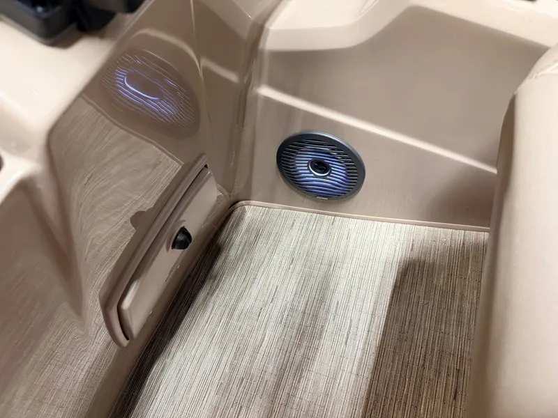 Slide: The Image of Bennington 20 SX Cruise & 90HP Yamaha 4Stroke - $31,995 2023 - 25