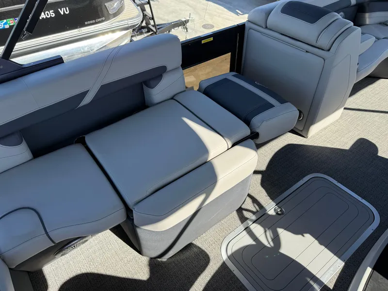 Slide: The Image of Barletta Cabrio Ultra-Lounge C22U W/ 200 Mercury ProXS! 2025 - 19