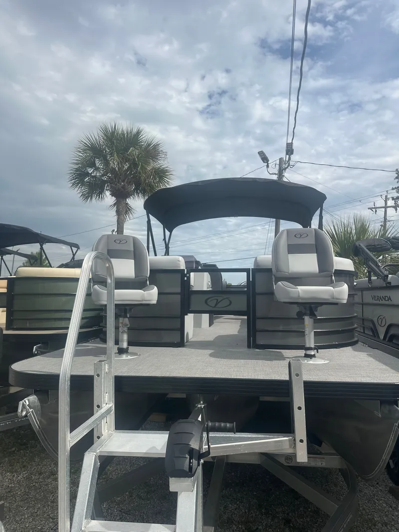 Slide: The Image of Veranda Vista 22F2+2 2026 - 3