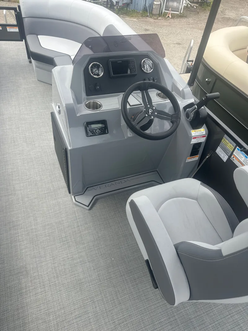 Slide: The Image of Veranda Vista 22F2+2 2026 - 4