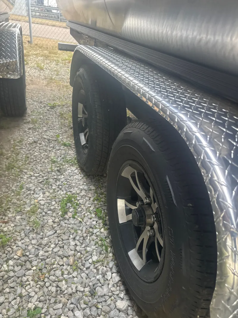 Slide: The Image of Veranda Vista 22F2+2 2026 - 7