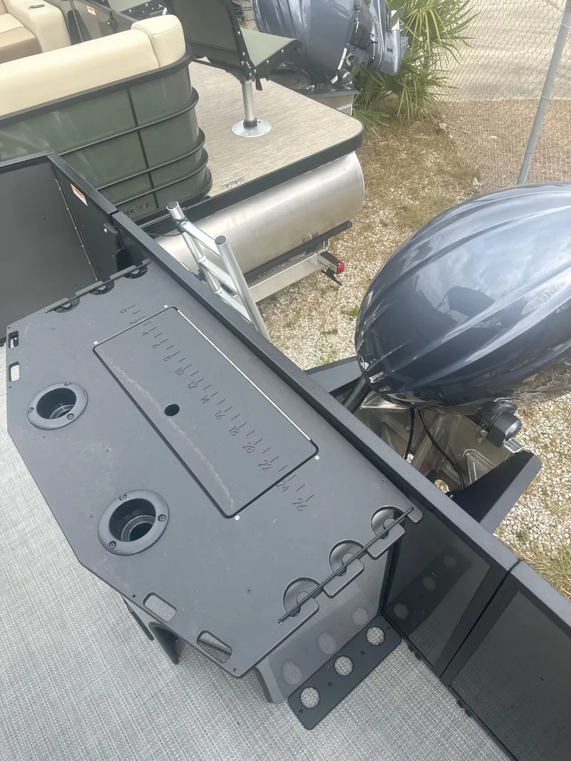 Slide: The Image of Veranda Vista 22F2+2 2026 - 8