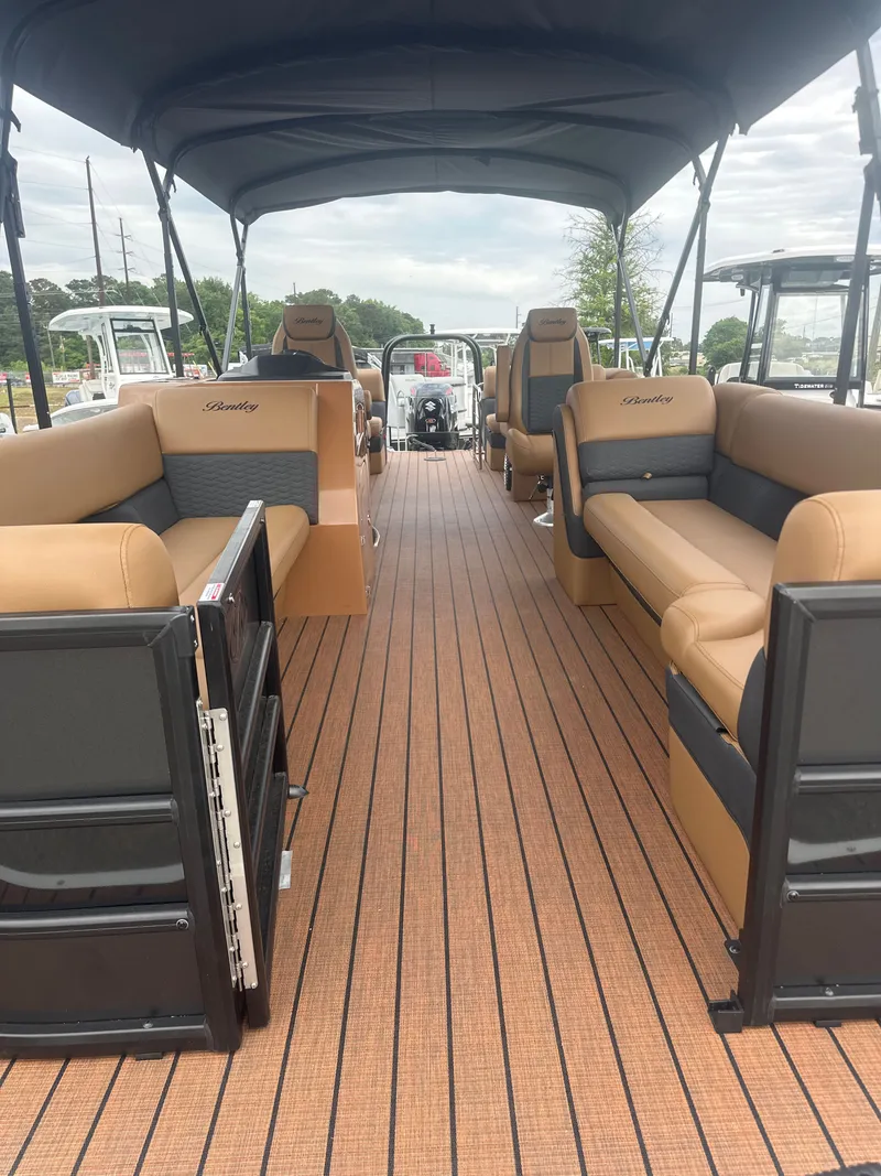 Slide: The Image of Bentley Pontoons Elite 253 Admiral 2026 - 5