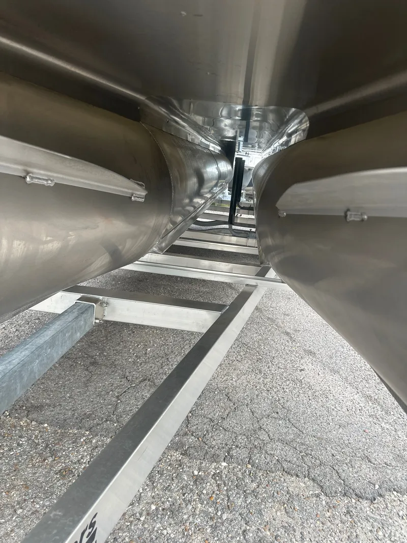 Slide: The Image of Bentley Pontoons Elite 253 Admiral 2026 - 7