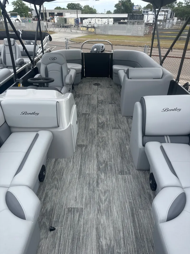 Slide: The Image of Bentley Pontoons Bolt 223 2026 - 4