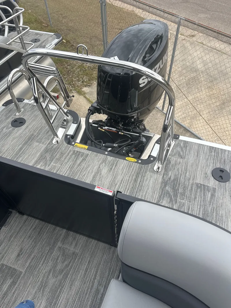 Slide: The Image of Bentley Pontoons Bolt 223 2026 - 5