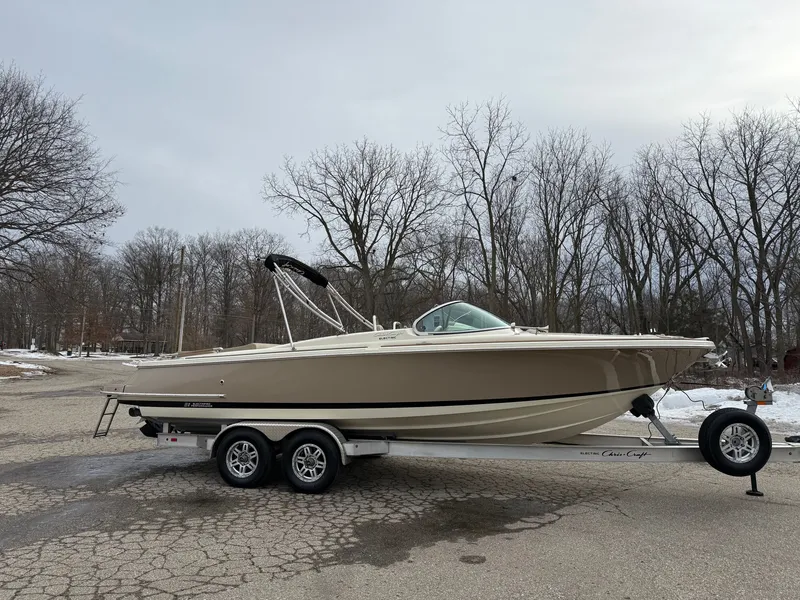 The Image of Chris-Craft Launch GT Electric 2023 - 1