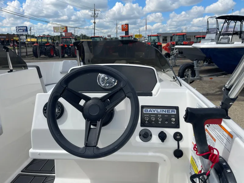 Slide: The Image of Bayliner 170EL 2024 - 16