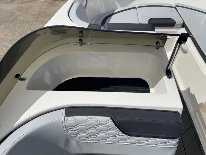 Slide: The Image of Bayliner 170EL 2024 - 27