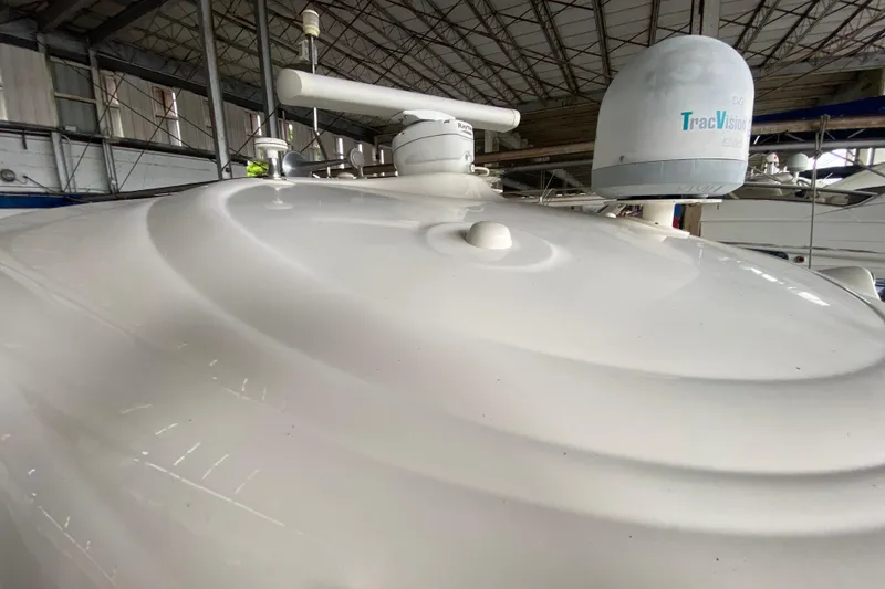 Slide: The Image of 2005 Sea Ray 500 Sundancer yacht with radar and satellite equipment in a marina. - 51