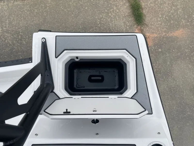 Slide: The Image of Starcraft SV 18 OB 2026 boat hatch, open on concrete surface. - 21