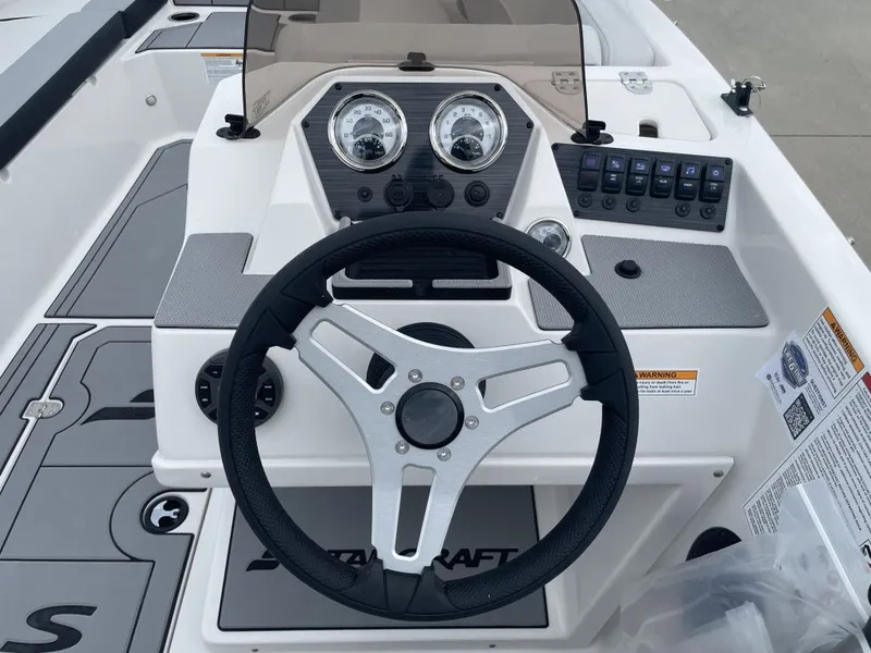 Slide: The Image of Steering console of Starcraft SV 18 OB boat, model year 2026. - 6