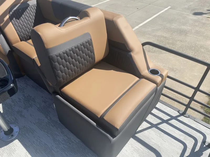 Slide: The Image of Sylvan L-3 LZ DH 2026 boat seat with brown upholstery. - 14