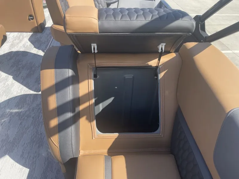 Slide: The Image of Sylvan L-3 LZ DH 2026 seat with storage compartment. - 18