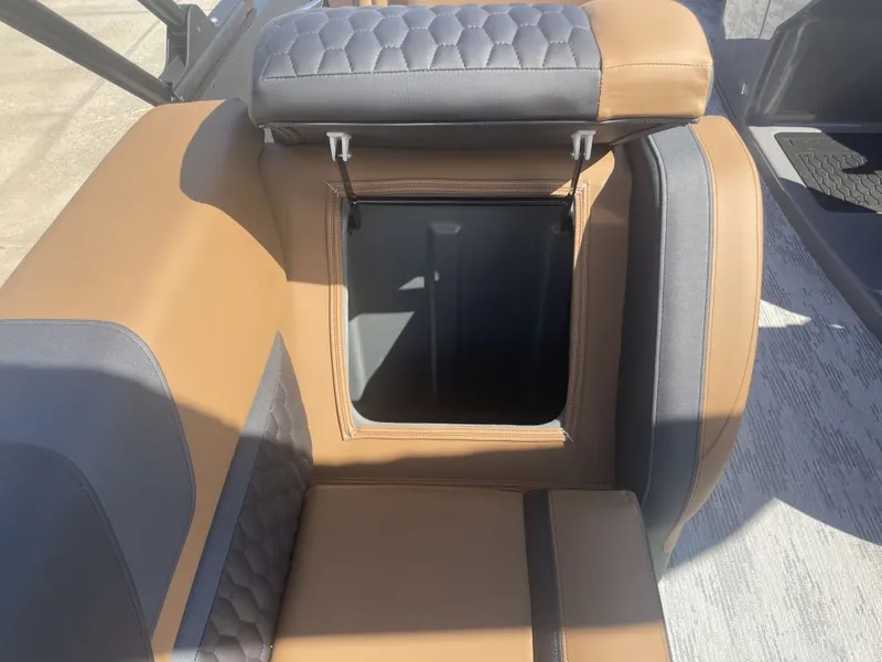 Slide: The Image of Sylvan L-3 LZ DH 2026 seat with storage compartment. - 19