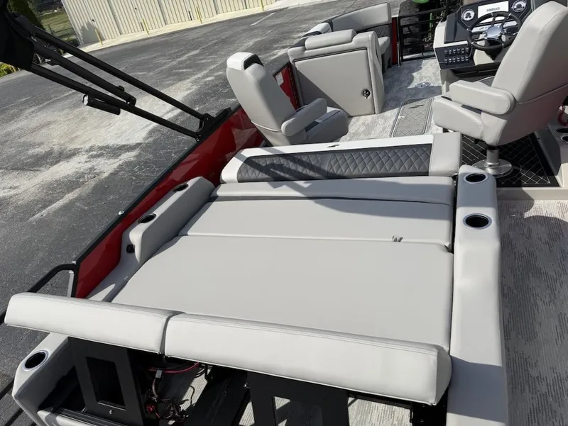 Slide: The Image of Interior of 2026 Starcraft SLS 3 Q DH with luxurious seating. - 13
