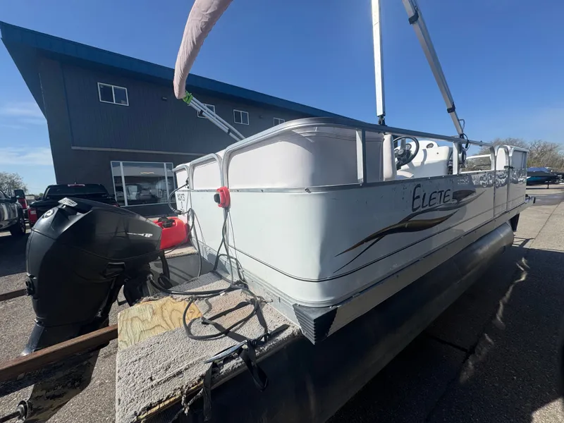 Slide: The Image of nivi Elete 2009 - 4