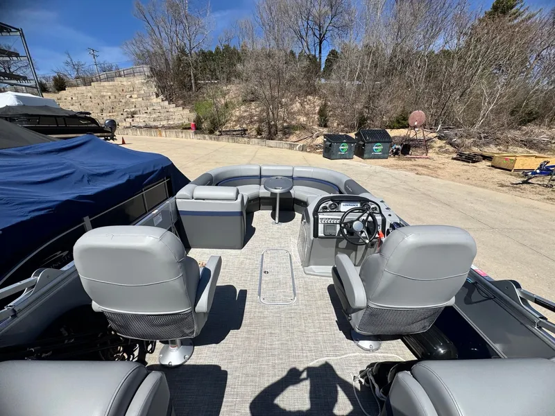 Slide: The Image of South Bay 224 RS 3.0 Tritoon 2023 - 13