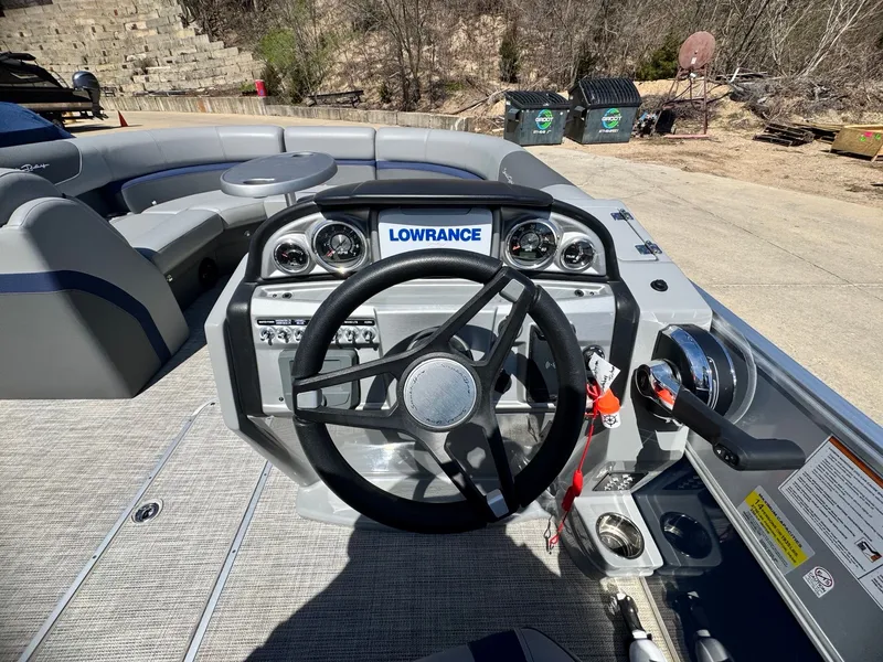 Slide: The Image of South Bay 224 RS 3.0 Tritoon 2023 - 15