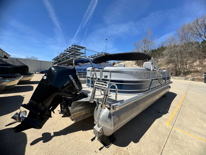 Slide: The Image of South Bay 224 RS 3.0 Tritoon 2023 - 3