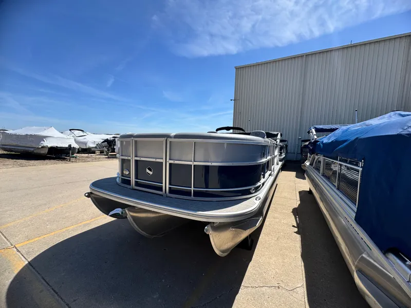 Slide: The Image of South Bay 224 RS 3.0 Tritoon 2023 - 6