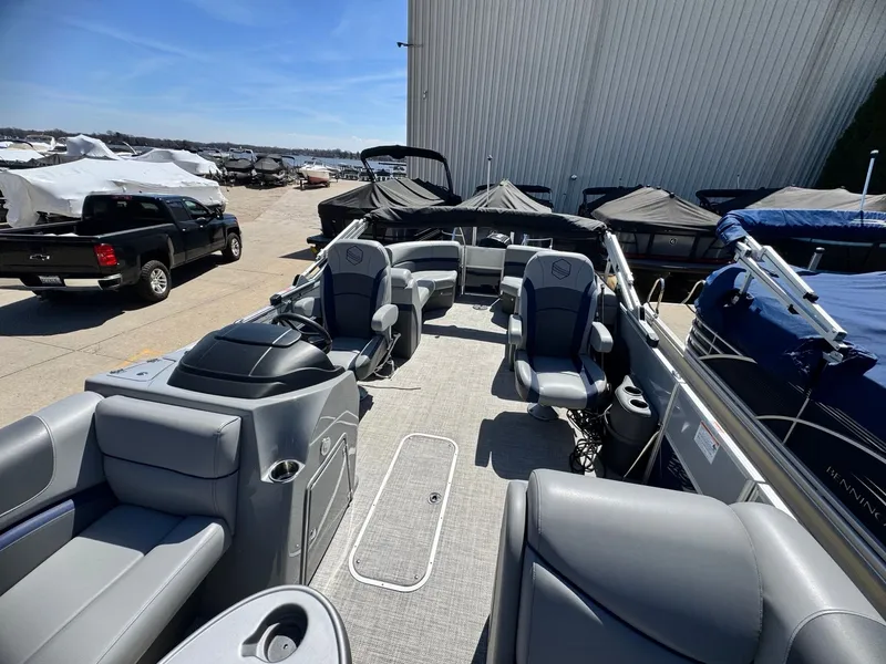 Slide: The Image of South Bay 224 RS 3.0 Tritoon 2023 - 8