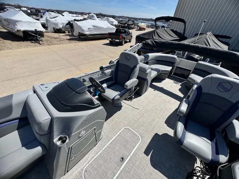 Slide: The Image of South Bay 224 RS 3.0 Tritoon 2023 - 9