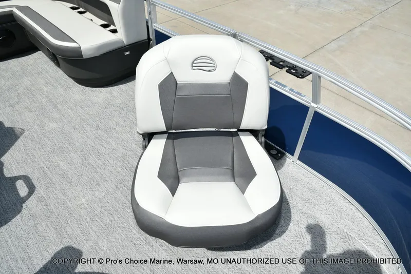 Slide: The Image of Sun Tracker Bass Buggy 16 XL Select 2026 - 31