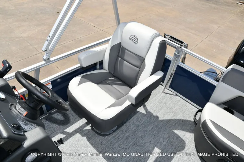 Slide: The Image of Sun Tracker Bass Buggy 16 XL Select 2026 - 40