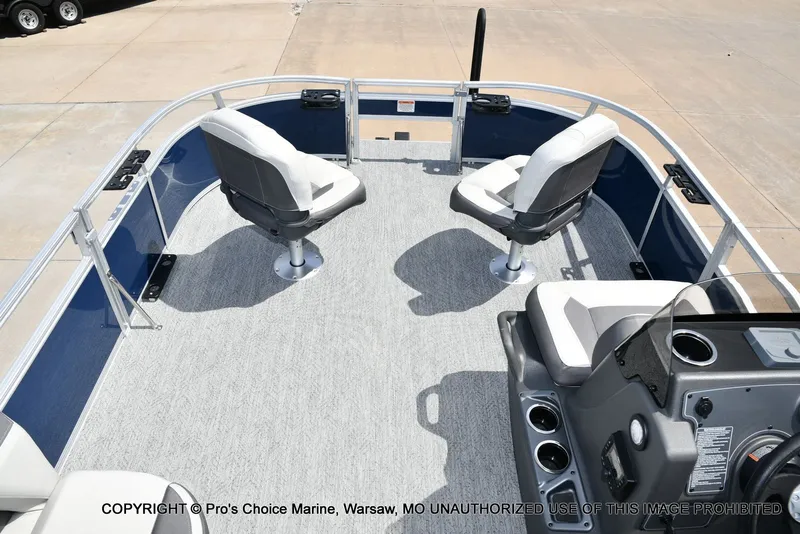 Slide: The Image of Sun Tracker Bass Buggy 16 XL Select 2026 - 55