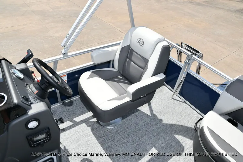 Slide: The Image of Sun Tracker Bass Buggy 16 XL Select 2026 - 7