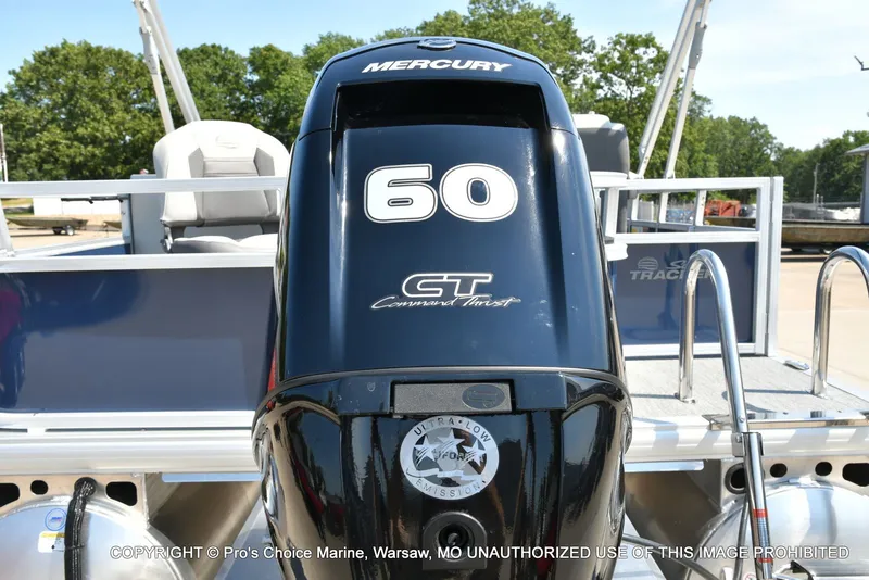 Slide: The Image of Sun Tracker Bass Buggy 18 DLX 2026 - 14