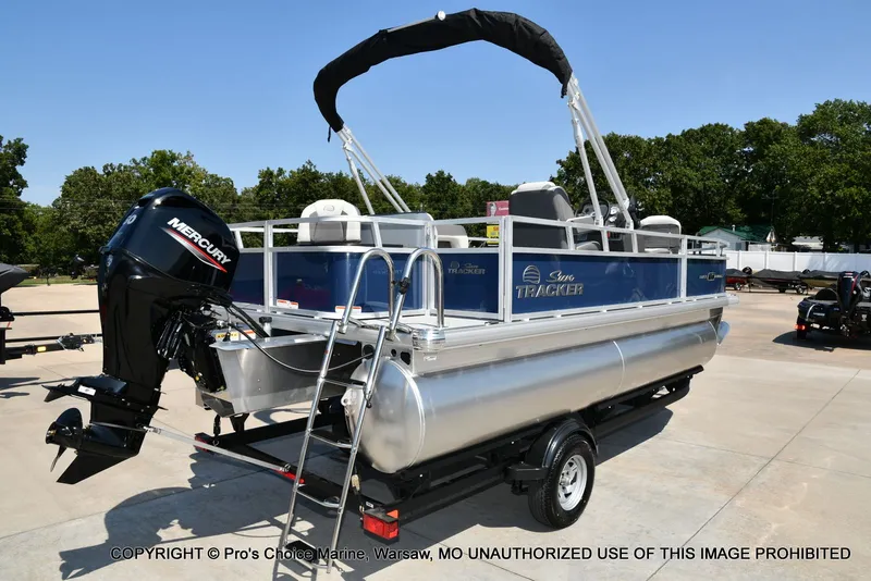 Slide: The Image of Sun Tracker Bass Buggy 18 DLX 2026 - 15