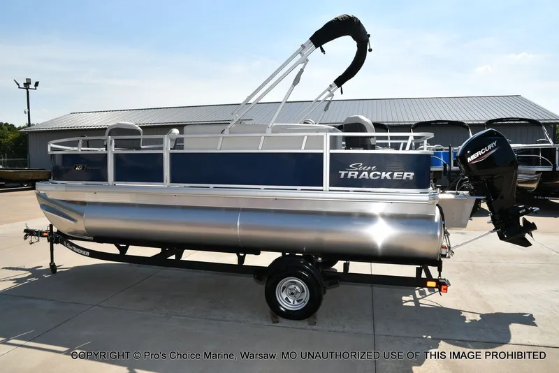 Slide: The Image of Sun Tracker Bass Buggy 18 DLX 2026 - 21