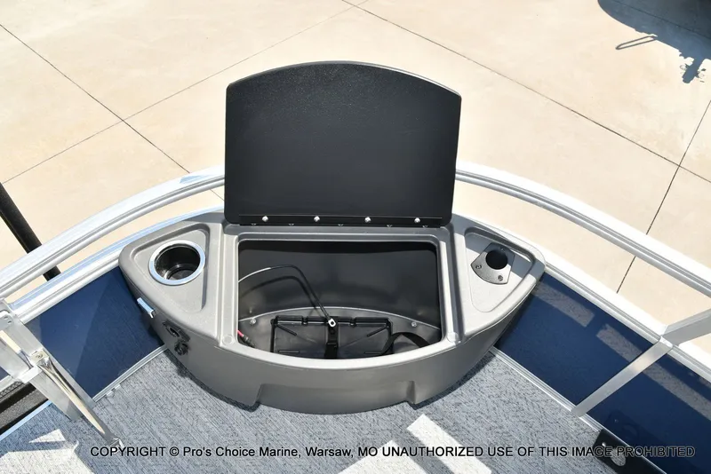 Slide: The Image of Sun Tracker Bass Buggy 18 DLX 2026 - 34