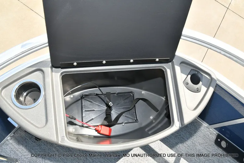 Slide: The Image of Sun Tracker Bass Buggy 18 DLX 2026 - 35