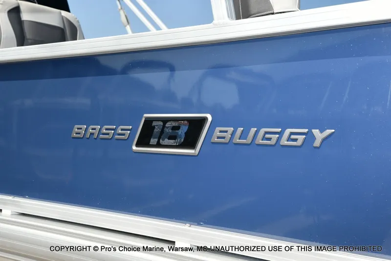 Slide: The Image of Sun Tracker Bass Buggy 18 DLX 2026 - 4